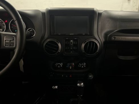 Used 2012 Jeep Wrangler Unlimited Sport AWD/4WD image 20