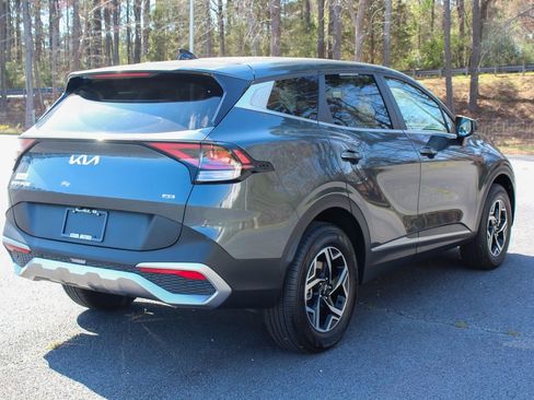 Used 2023 Kia Sportage LX image 3