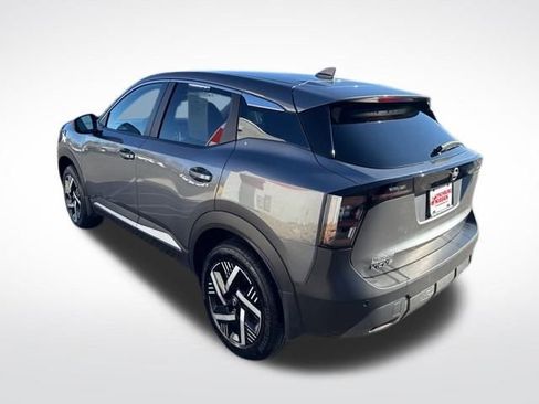 Used 2025 Nissan Kicks SV image 3