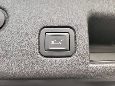 Used 2018 Chevrolet Equinox Premier FWD image 34