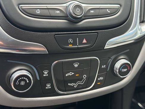 Used 2022 Chevrolet Equinox LT FWD image 18