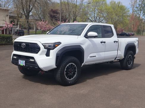 Used 2024 Toyota Tacoma TRD Off-Road w/ TRD Off Road Premium Package image 11