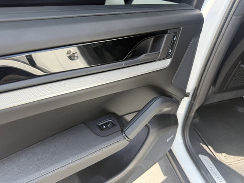 Certified 2024 Porsche Cayenne AWD/4WD image 14