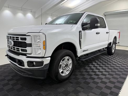 Used 2025 Ford F250 XLT w/ FX4 Off-Road Package AWD/4WD image 3