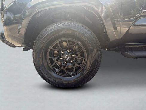 Used 2021 Toyota Tacoma SR5 RWD image 23