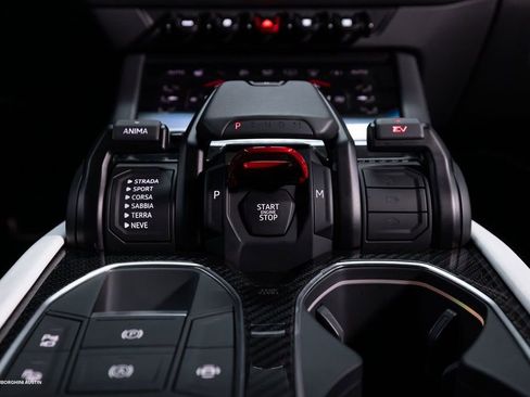 Used 2025 Lamborghini Urus Performante AWD/4WD image 34