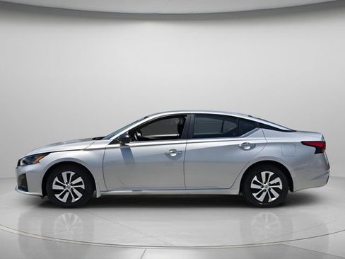 Used 2024 Nissan Altima 2.5 S FWD image 3