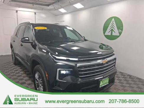 Used 2025 Chevrolet Traverse LT AWD/4WD image 1