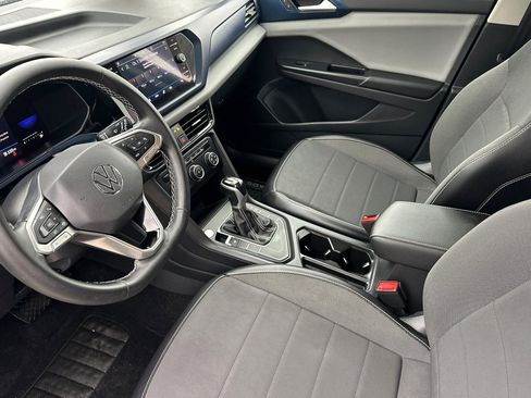 Certified 2022 Volkswagen Taos SE image 10