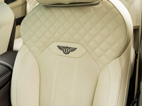 Certified 2022 Bentley Bentayga AWD/4WD image 30