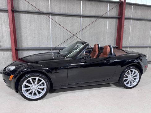 Used 2006 MAZDA MX-5 Miata Grand Touring RWD image 5