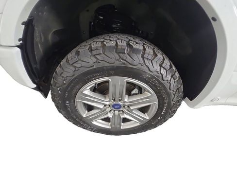 Used 2018 Ford F150 Lariat w/ Equipment Group 502A Luxury AWD/4WD image 14