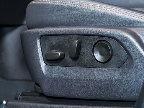 Used 2025 GMC Sierra 3500 AT4 w/ AT4 Premium Plus Package image 21