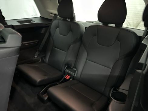 Used 2017 Volvo XC90 T6 Momentum w/ Momentum Plus Package image 21