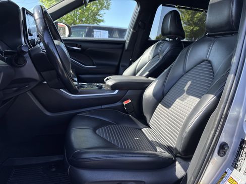 Used 2022 Toyota Highlander XSE AWD/4WD image 12