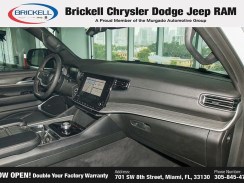 Used 2024 Jeep Wagoneer L Series II RWD image 18