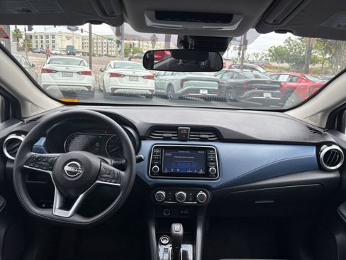 Used 2025 Nissan Versa SV FWD image 31