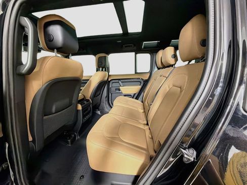 Certified 2025 Land Rover Defender 110 X-Dynamic SE AWD/4WD image 26