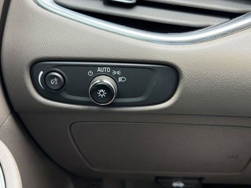 Used 2022 Chevrolet Malibu Premier FWD image 29