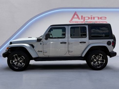 Used 2024 Jeep Wrangler Unlimited w/ Convenience Group AWD/4WD image 2