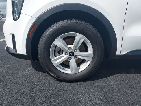 Certified 2024 Kia Sorento LX FWD image 10