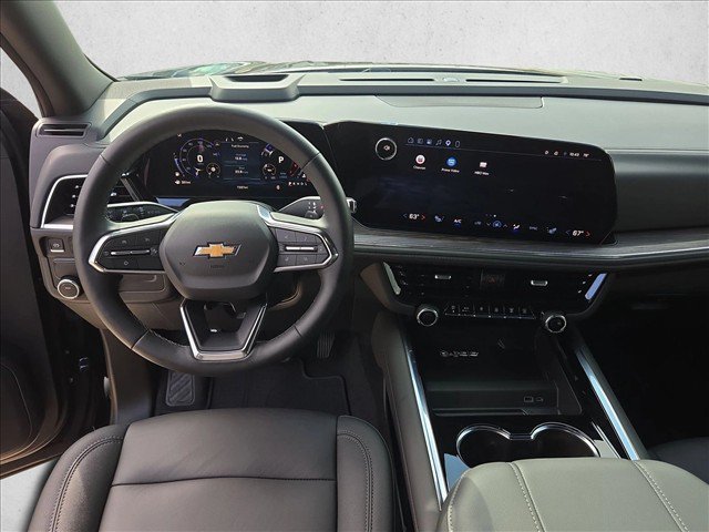 Used 2026 Chevrolet Suburban LT w/ Comfort Package RWD image 16