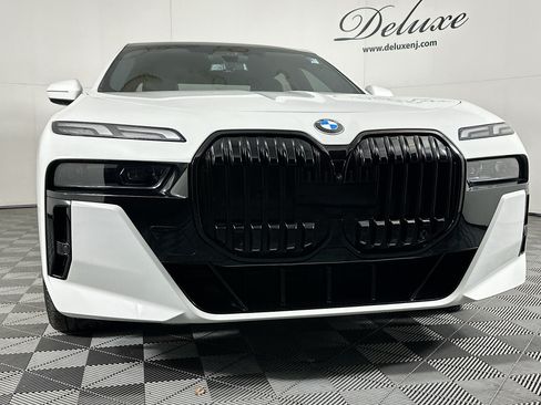 Used 2023 BMW 760i xDrive AWD/4WD image 29