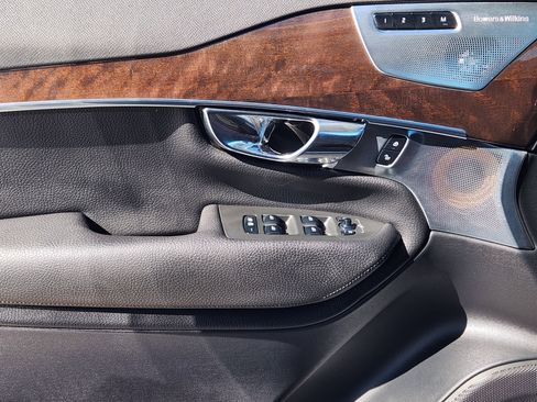 Used 2016 Volvo XC90 T6 Momentum w/ Momentum Plus Package image 23