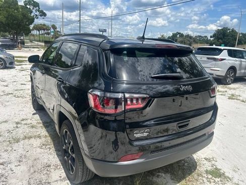 Used 2026 Jeep Compass Latitude AWD/4WD image 10