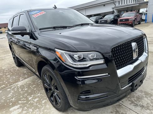 Used 2024 Lincoln Navigator Reserve AWD/4WD image 3