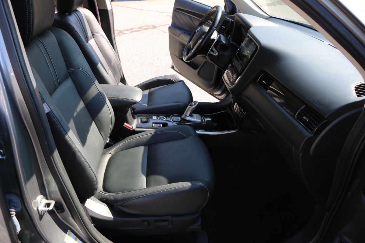 Used 2018 Mitsubishi Outlander SEL AWD/4WD image 27