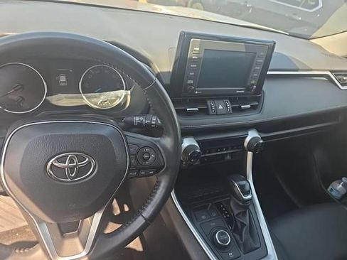 Used 2022 Toyota RAV4 XLE Premium AWD/4WD image 6