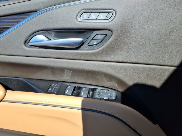Used 2023 Cadillac Escalade Premium Luxury w/ LPO, Illumination Package AWD/4WD image 29