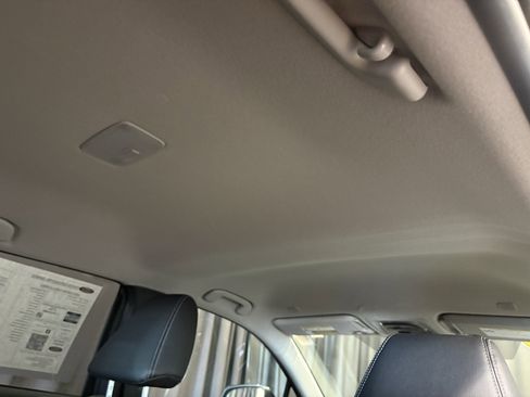 Certified 2025 Toyota Corolla Cross XLE image 34