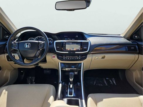 Used 2017 Honda Accord Touring image 30