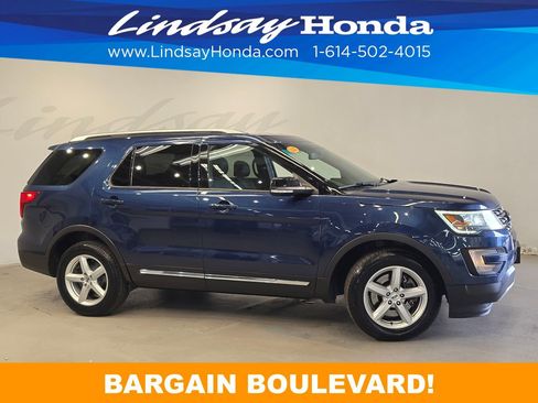 Used 2016 Ford Explorer XLT w/ Equipment Group 202A AWD/4WD image 3