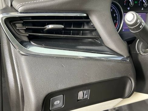 Used 2023 Buick Enclave Essence image 25