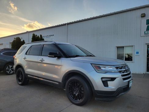 Used 2018 Ford Explorer XLT w/ Equipment Group 202A AWD/4WD image 1