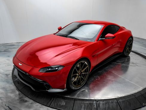 Used 2019 Aston Martin V8 Vantage Coupe image 5