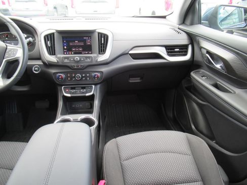 Used 2024 GMC Terrain SLE w/ Driver Convenience Package FWD image 15