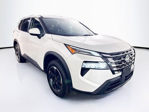 Certified 2026 Nissan Rogue SV AWD/4WD image 3
