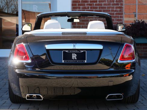 Used 2017 Rolls-Royce Dawn image 31