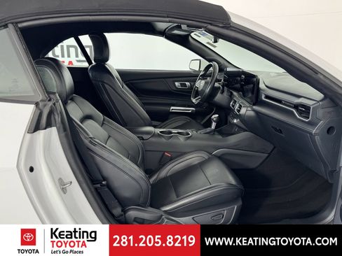 Used 2025 Ford Mustang Premium RWD image 17