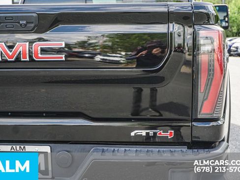 Used 2024 GMC Sierra 2500 AT4 w/ Technology Package AWD/4WD image 12