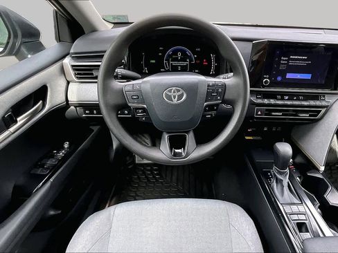Used 2025 Toyota Camry LE AWD/4WD image 6