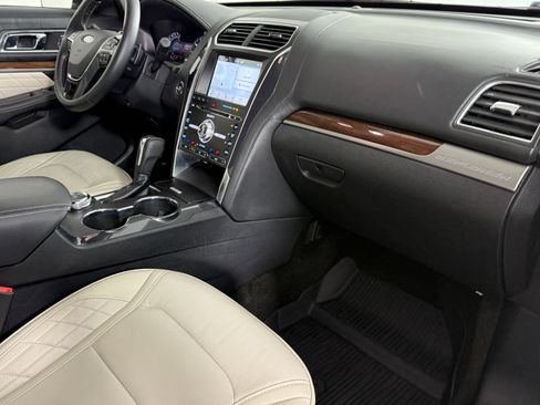 Certified 2018 Ford Explorer Platinum image 9