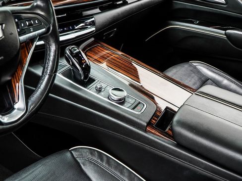 Used 2021 Cadillac Escalade Premium Luxury image 16