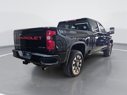 Used 2024 Chevrolet Silverado 2500 Custom w/ Custom Value Package image 3