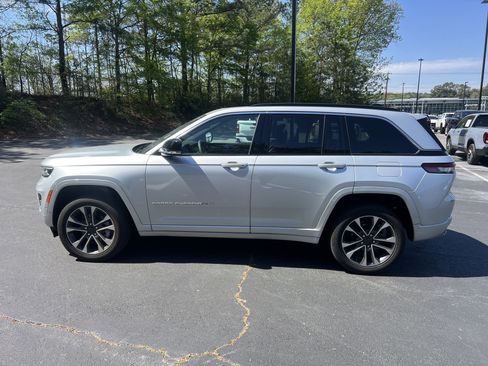 Used 2024 Jeep Grand Cherokee Overland w/ Luxury Tech Group IV image 4