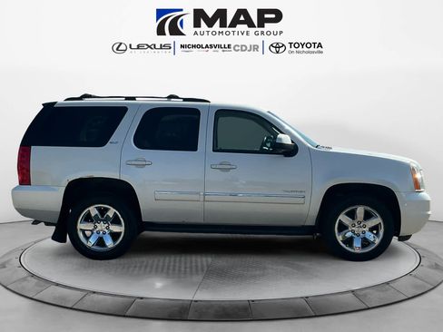 Used 2011 GMC Yukon SLT w/ SLT-2 Equipment Package AWD/4WD image 6